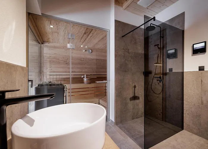 Ξενοδοχείο με διαμερίσματα Leni Mountain 4*