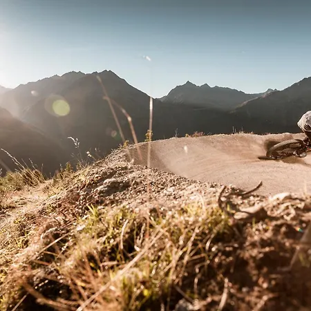 Ξενοδοχείο με διαμερίσματα Leni Mountain 4*