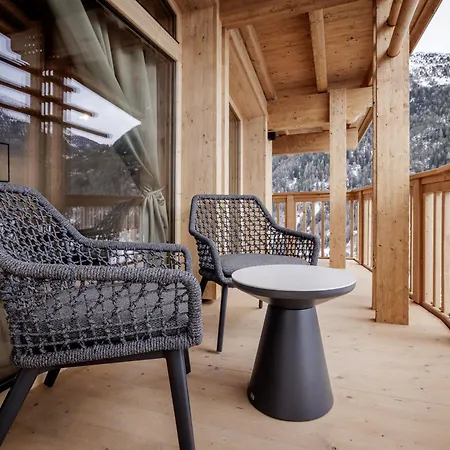 Leni Mountain Aparthotel 4*