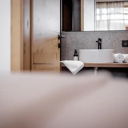 Ξενοδοχείο με διαμερίσματα Leni Mountain 4*