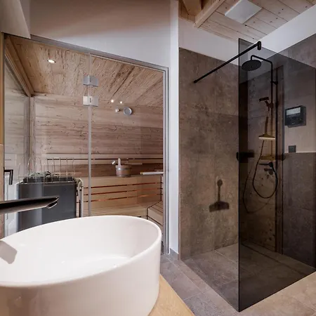 Ξενοδοχείο με διαμερίσματα Leni Mountain 4*