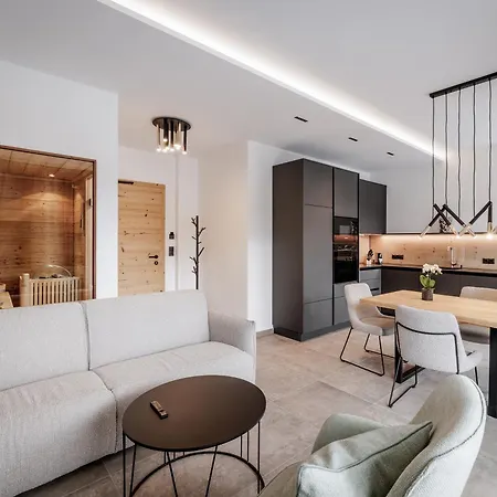 Leni Mountain Ζόλντεν