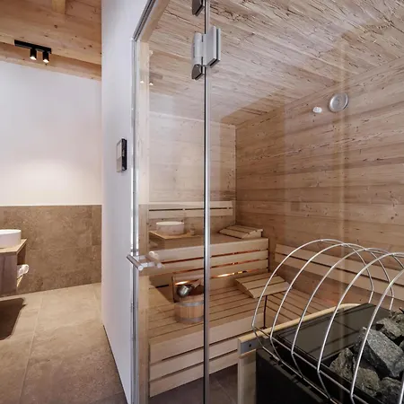 Leni Mountain Aparthotel 4*