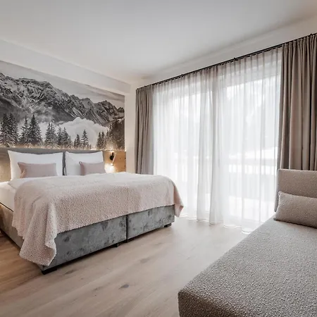 Leni Mountain Aparthotel 4*